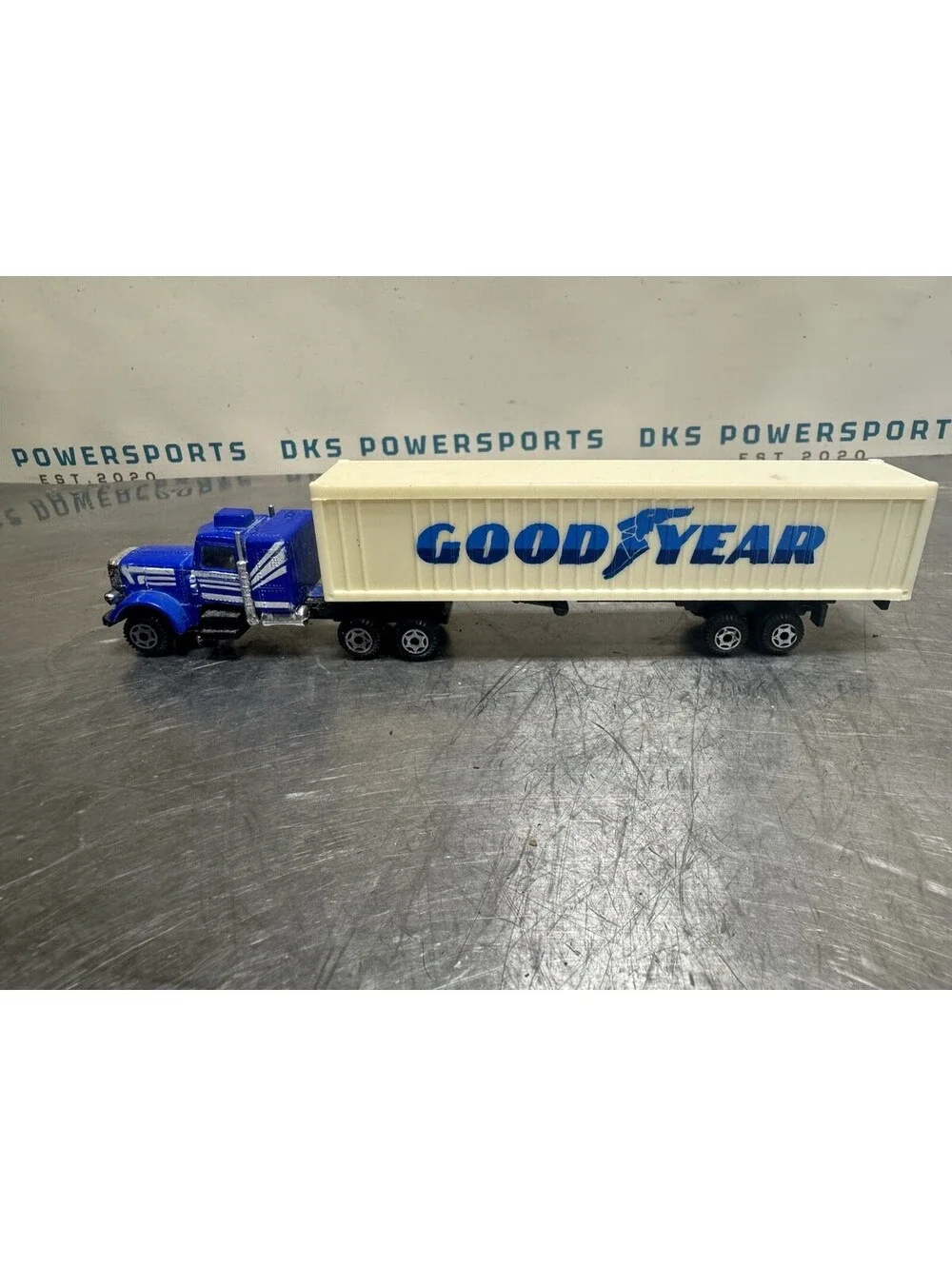 Zylmex Zee Big Rigs K2 Peterbilt 359 w/ Goodyear Tires Trailer 1/87 HO Hong Kong